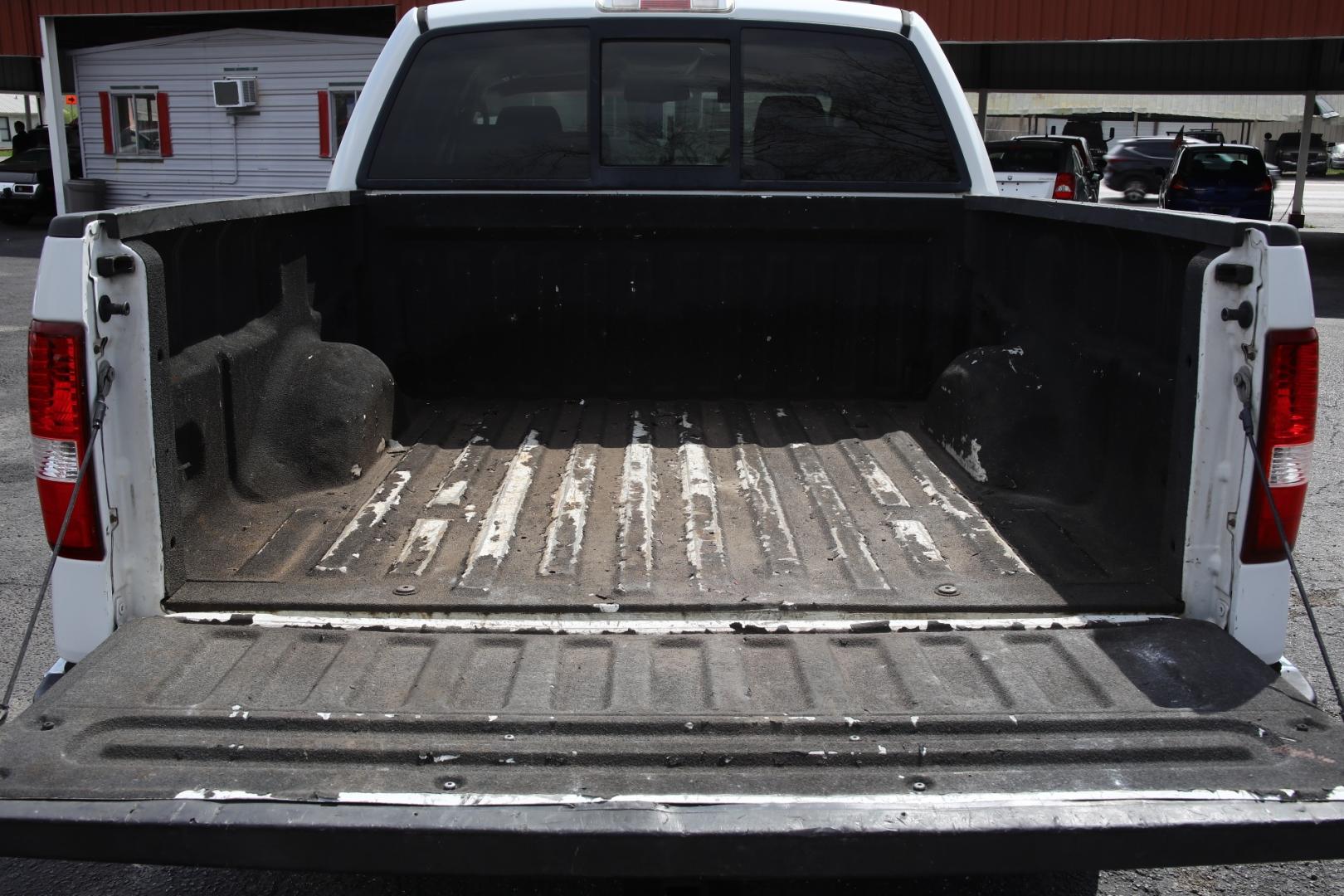 2008 WHITE FORD F-150 Lariat SuperCrew 2WD (1FTPW12V68F) with an 5.4L V8 SOHC 24V FFV engine, 4-SPEED AUTOMATIC transmission, located at 420 E. Kingsbury St., Seguin, TX, 78155, (830) 401-0495, 29.581060, -97.961647 - Photo#6